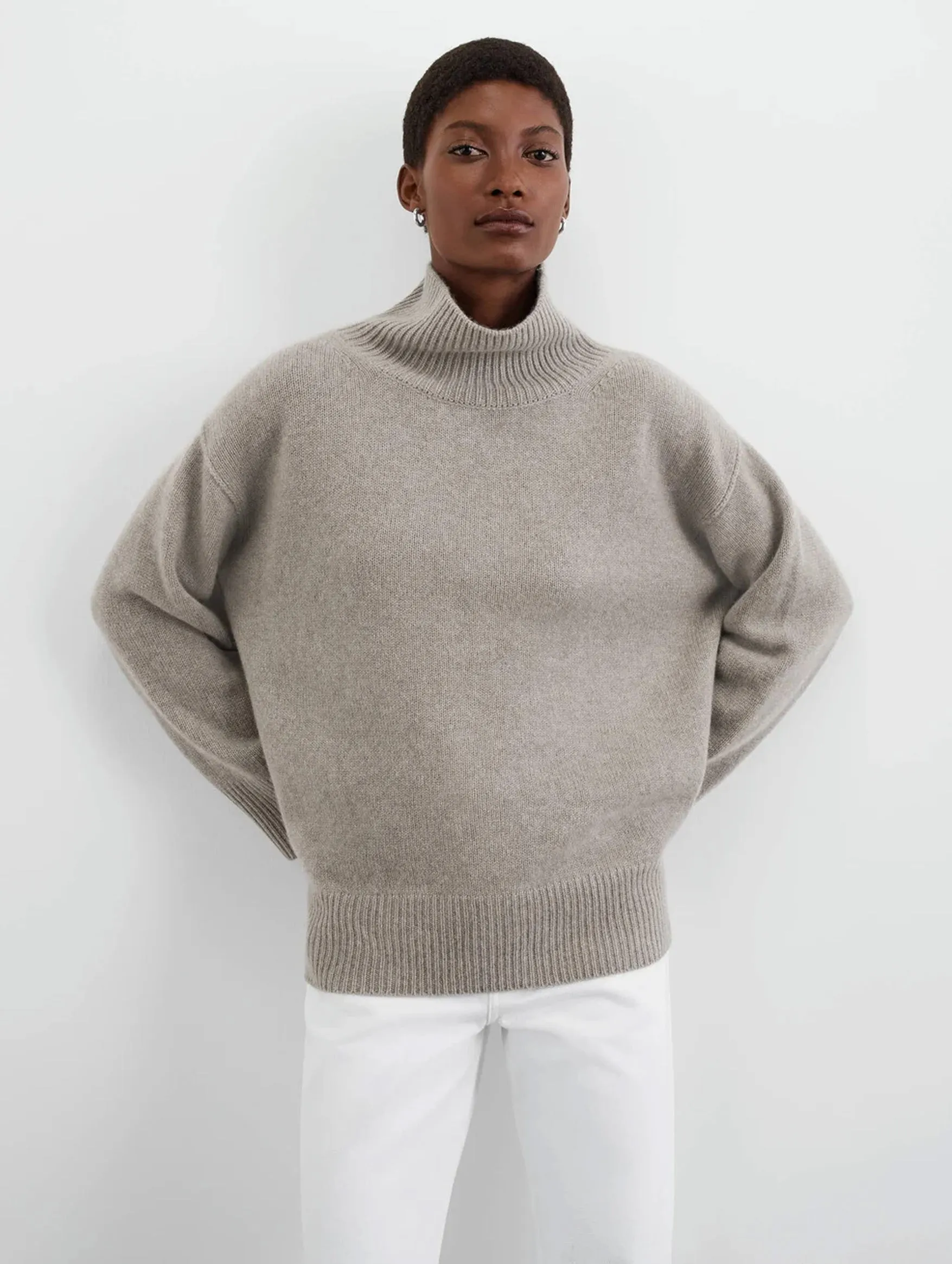 Boyfriend Cashmere Turtleneck in Greige